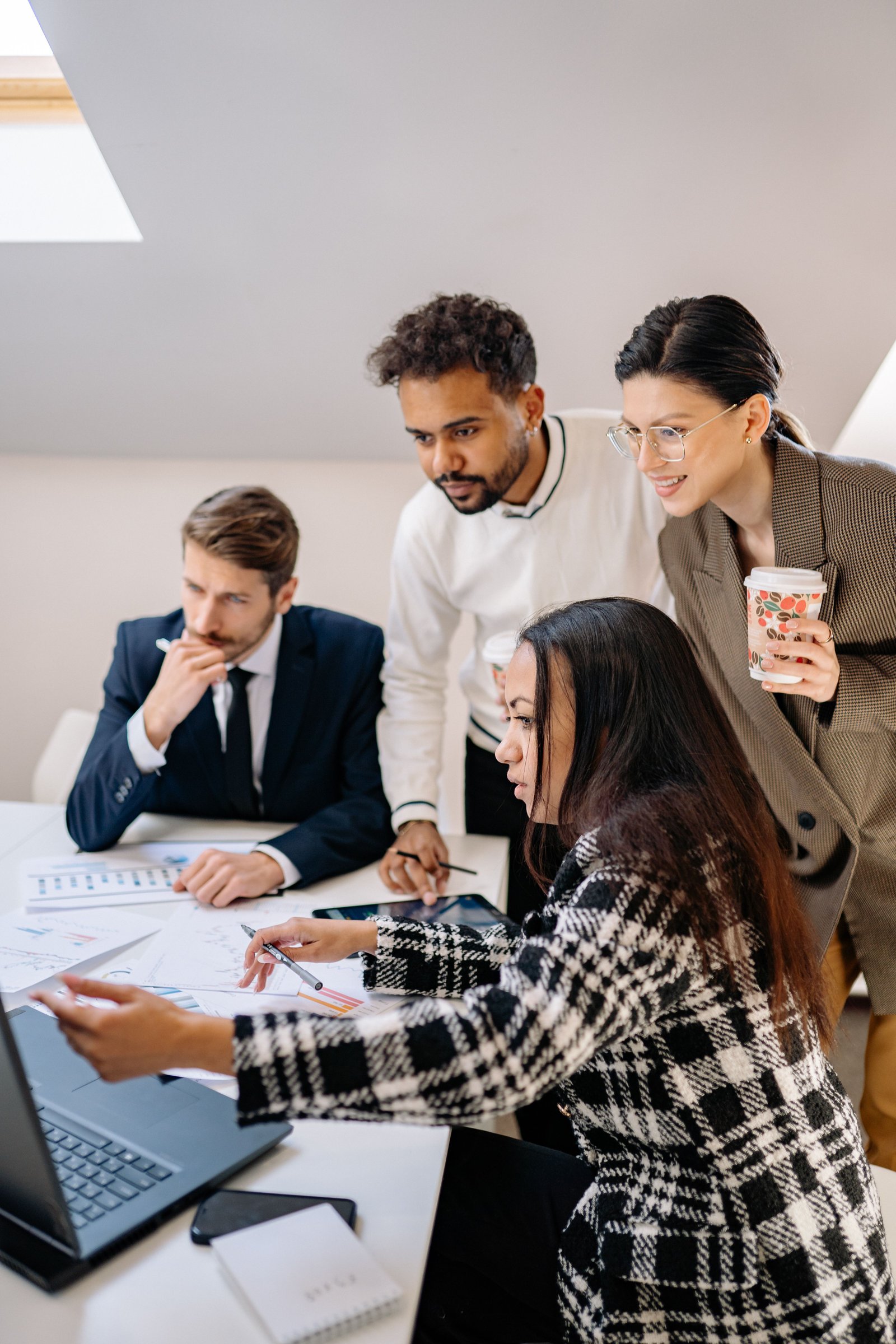 Consultant EBS travaillant sur la gestion stratégique d'une entreprise